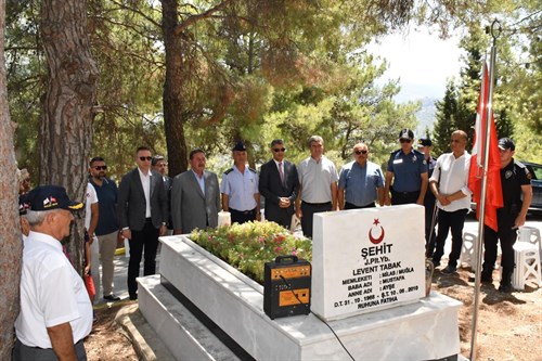 Sayın Kaymakamımız Mustafa Ünver BÖKE 15 Temmuz Demokrasi ve Birlik Günü Etkinlikleri Kapsamında Şehitlik Ziyaretinde Bulundu