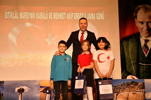 Kaymakamımız Sayın Mustafa Ünver Böke ve İstiklal Marşı’nın Kabulünün 104. Yıl Dönümü ve Mehmet Akif Ersoy’u Anma Programına Katıldı